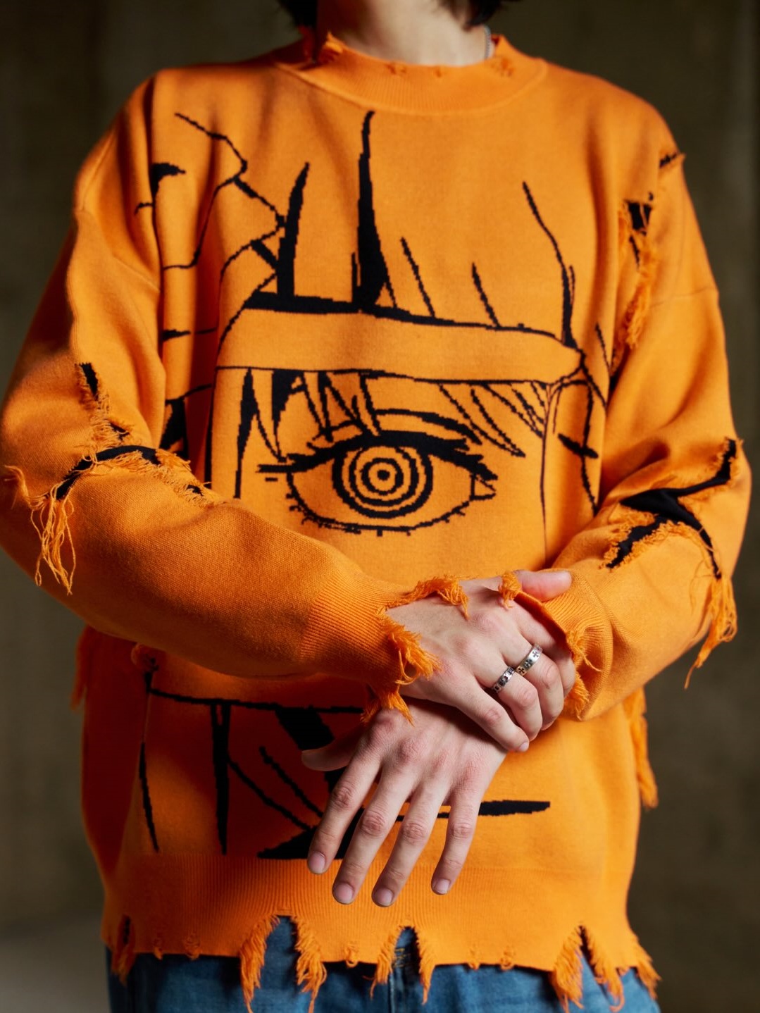 HYPNOTIC SPIRAL GAZE DISTRESSED KNIT