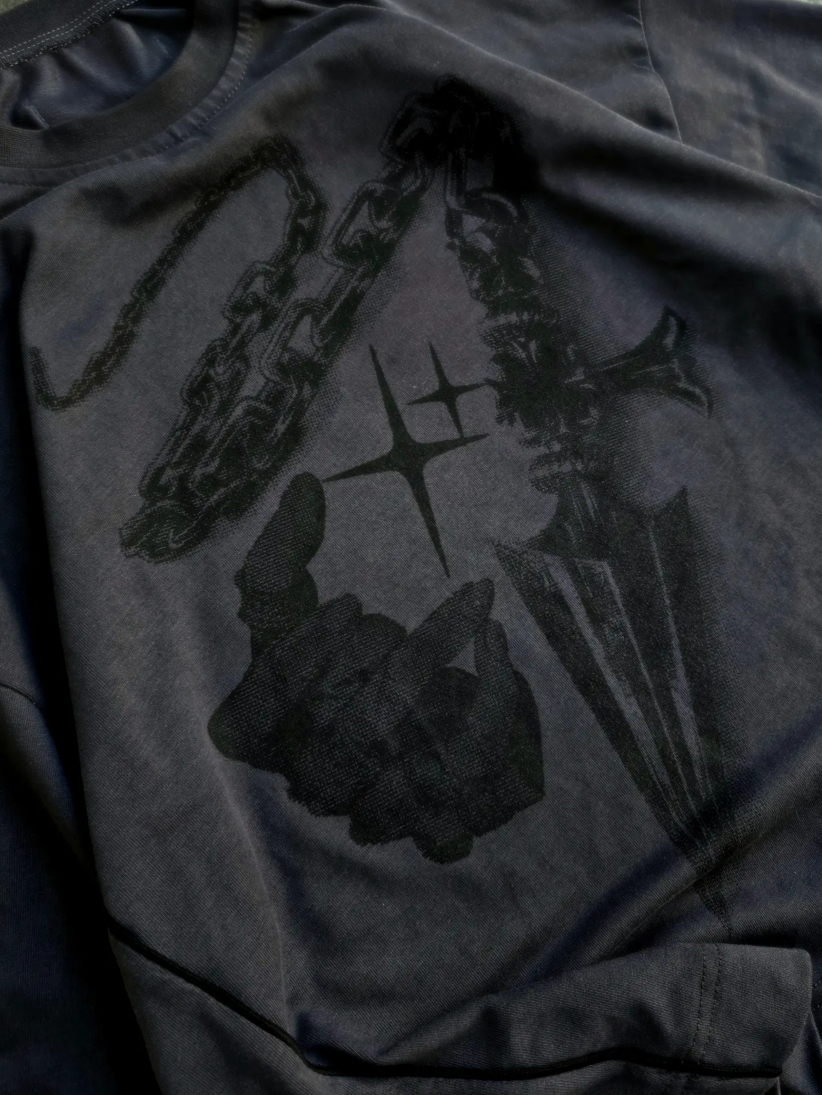 PHANTOM CHAINS TEE