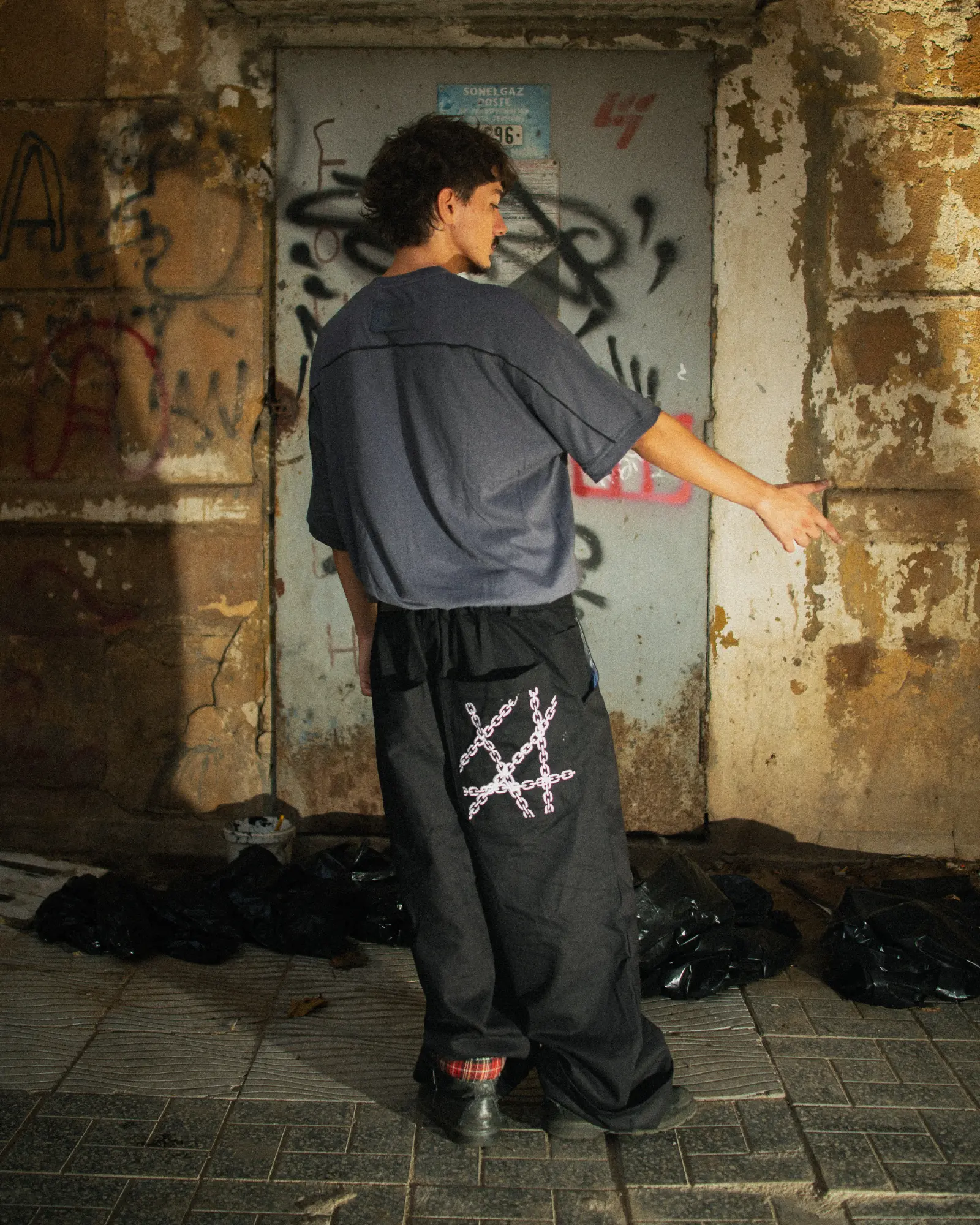 PHANTOM CHAINS TEE