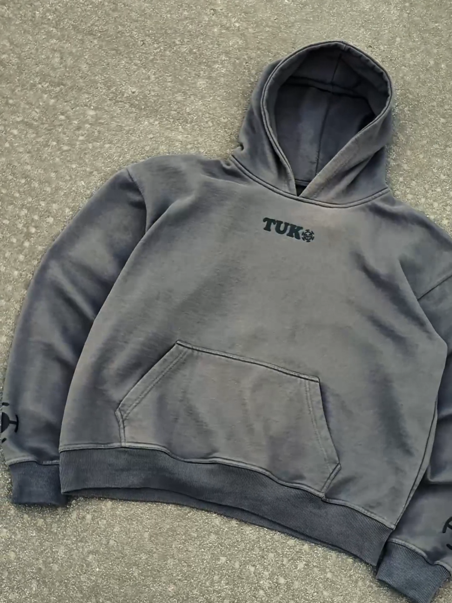 HEART PIRATE TUK VINTAGE HOODIE