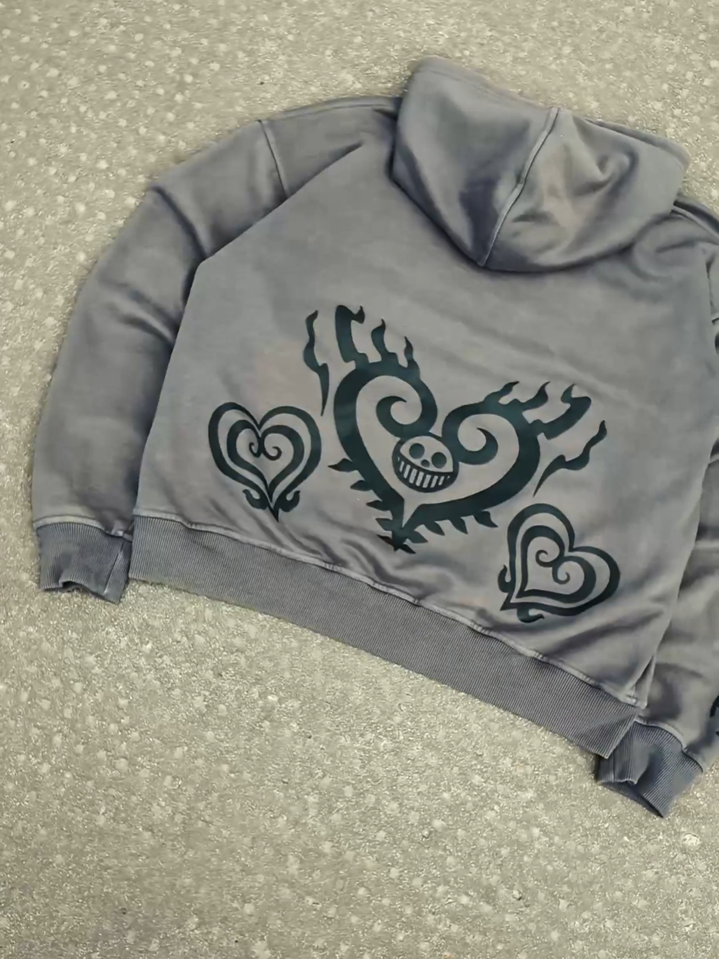 HEART PIRATE TUK VINTAGE HOODIE