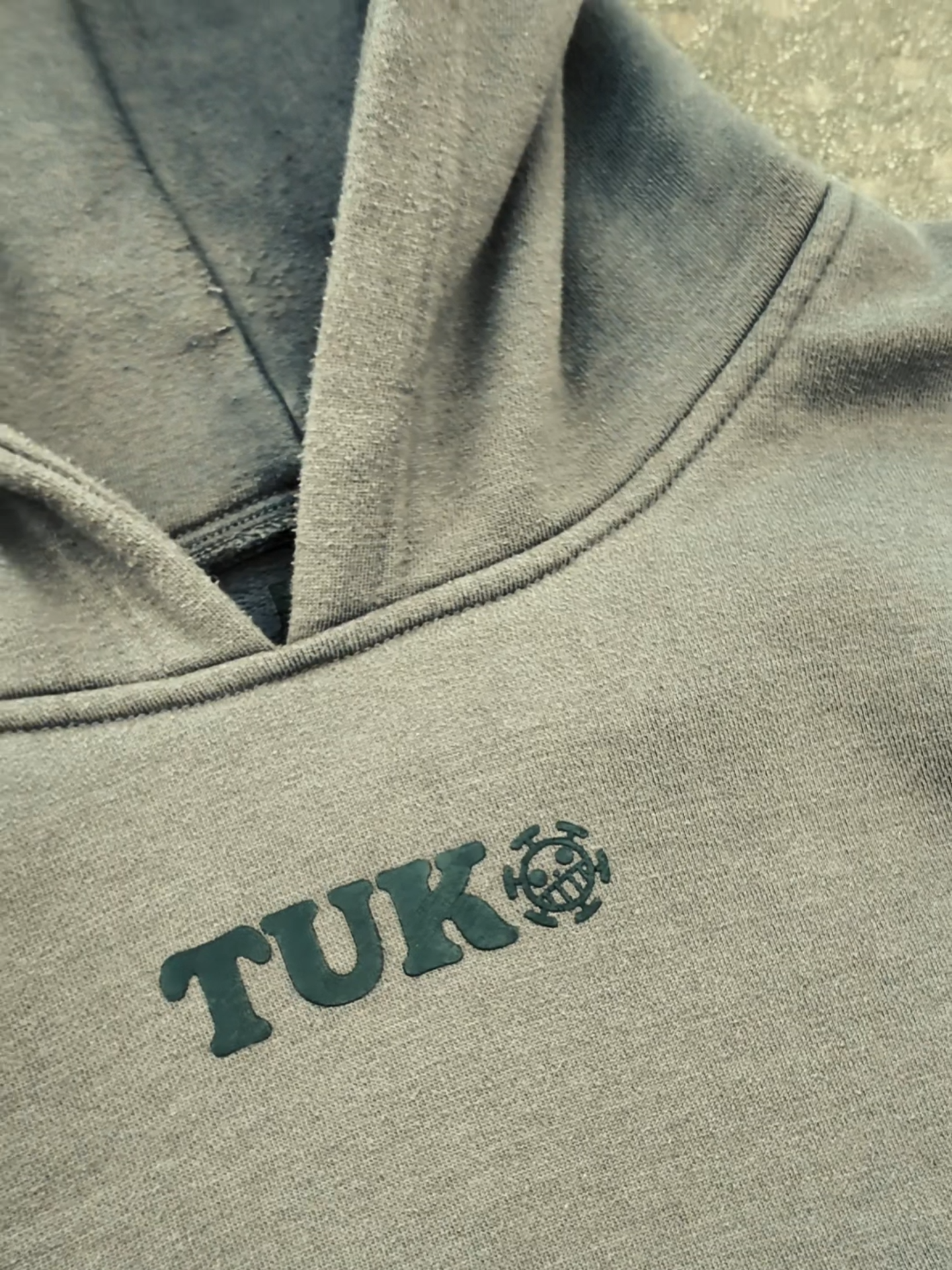 HEART PIRATE TUK VINTAGE HOODIE
