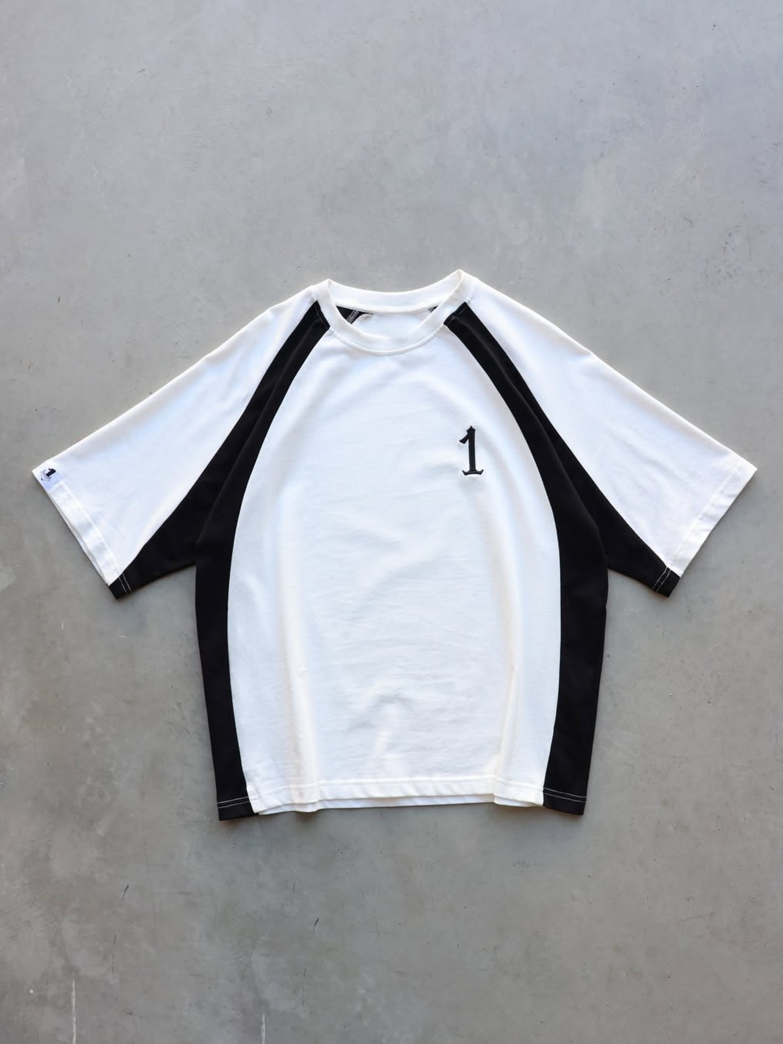 LONE FORM TEE