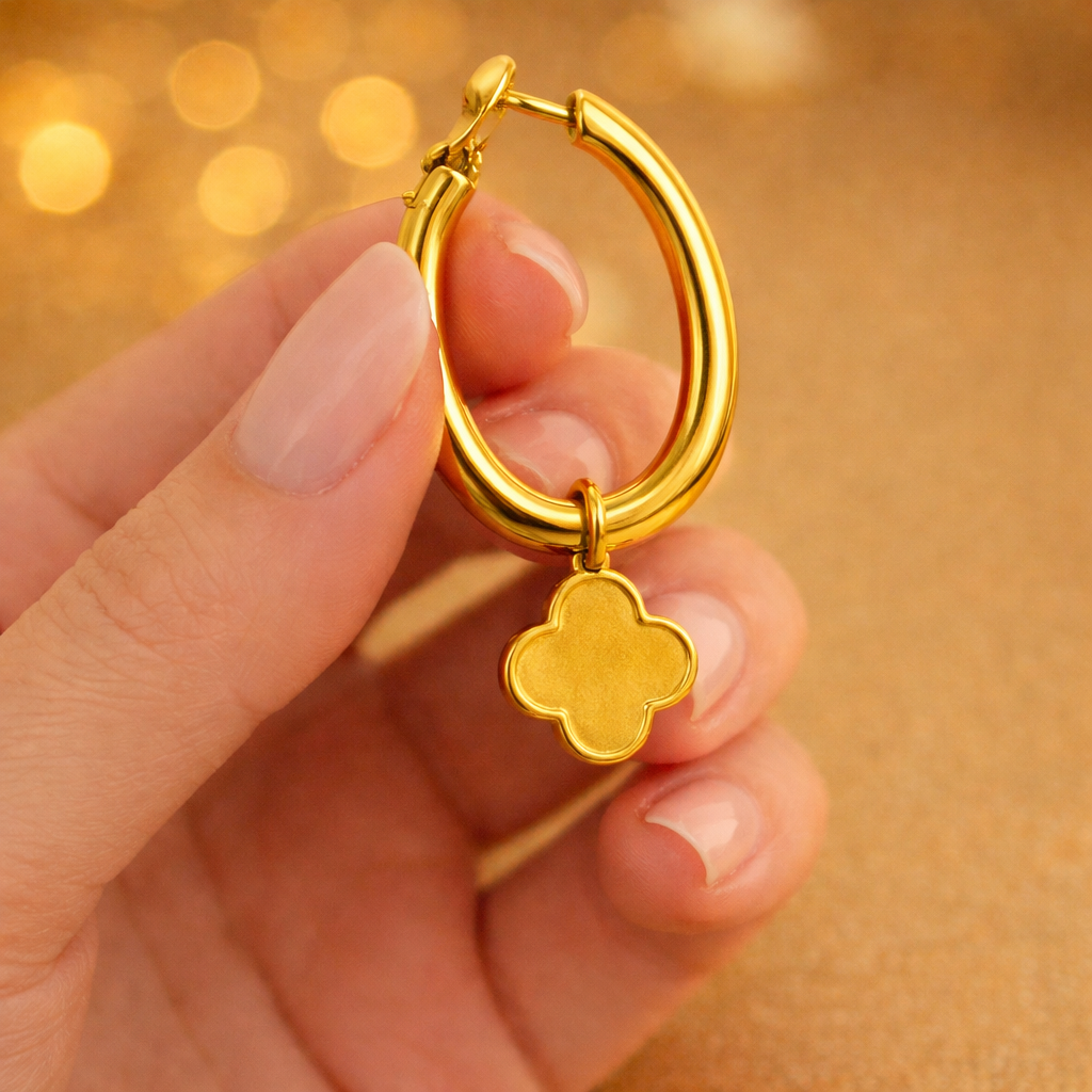 🎁Elegantes pendientes de aro con forma de trébol: atemporales y minimalistas.