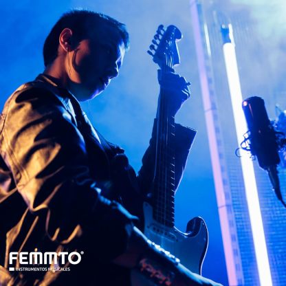 FEMMTO Guitarra Eléctrica con Amplificador 5w + Bolso + Puas (Blanco)
