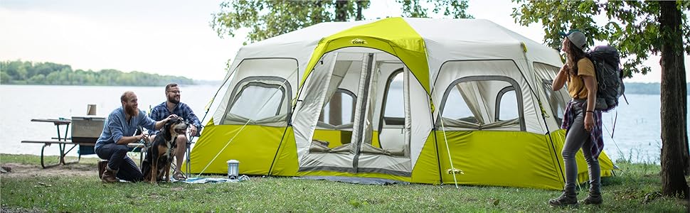 Imagen de estilo de vida de la luz de la cabina instantánea del núcleo de 12 personas, grupo de amigos camping, grandes ventanas