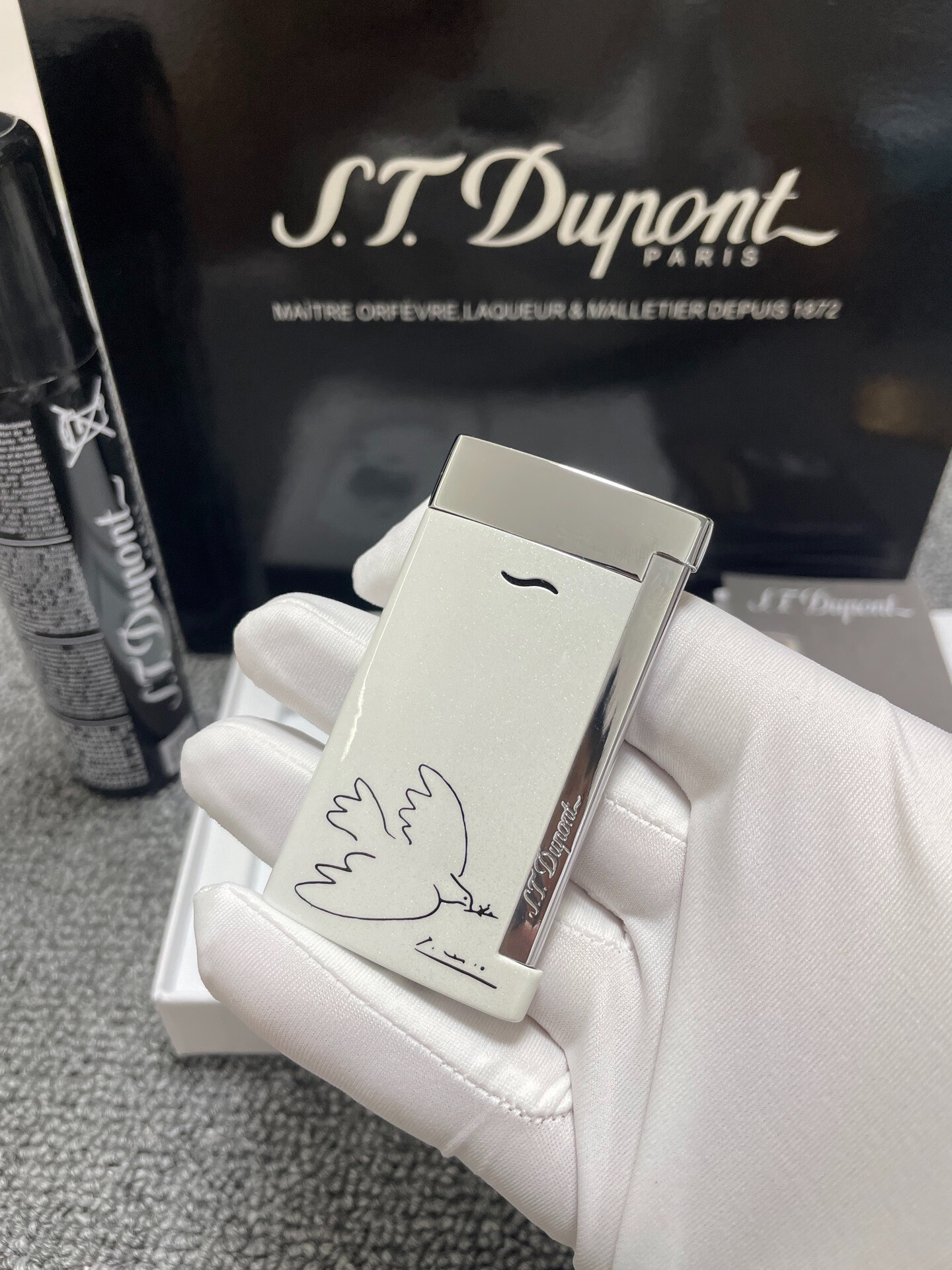 Slim 7 Picasso Dove Ultra-Thin Butane Lighter | Peace Dove Art Edition