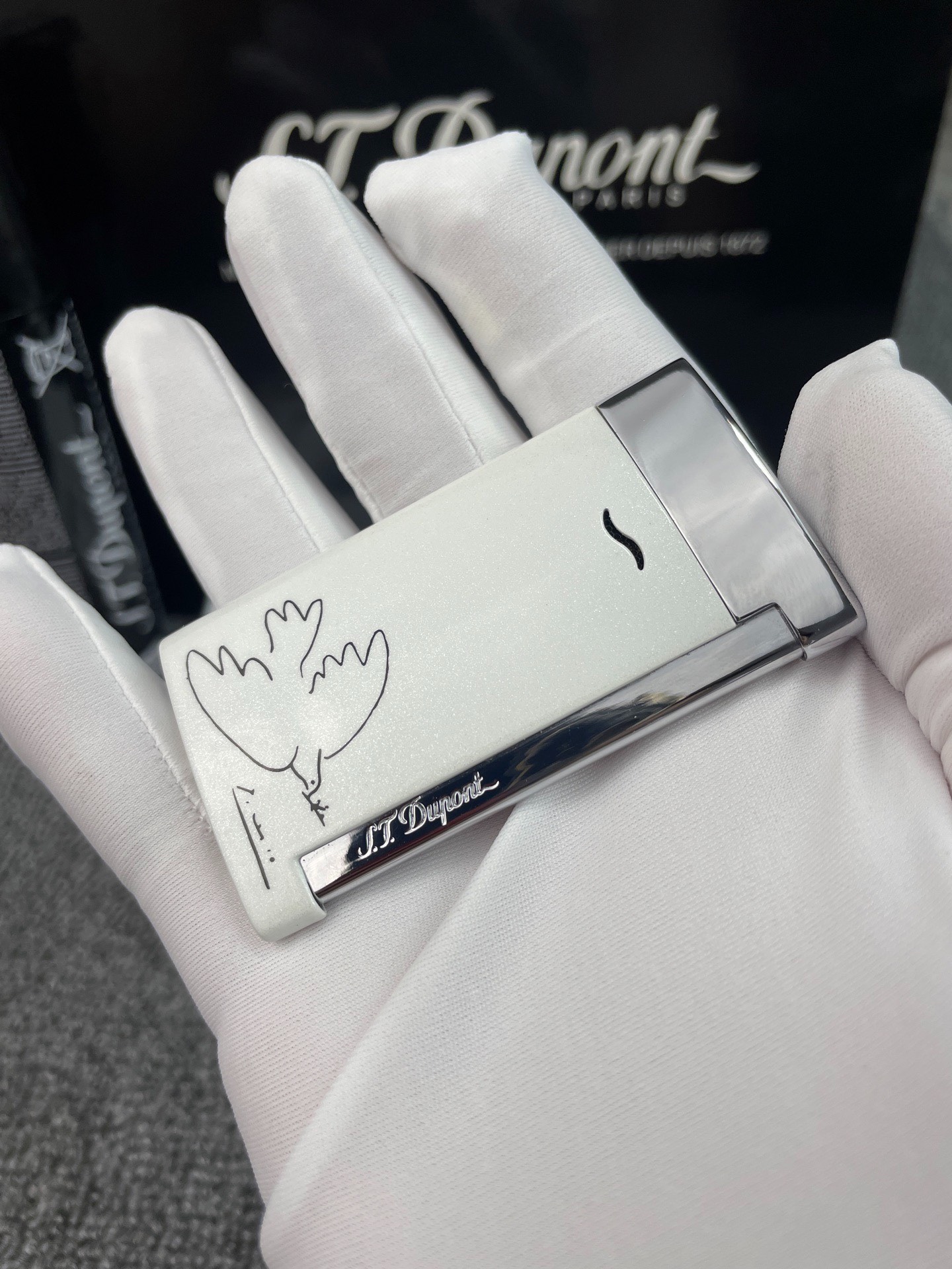 Slim 7 Picasso Dove Ultra-Thin Butane Lighter | Peace Dove Art Edition