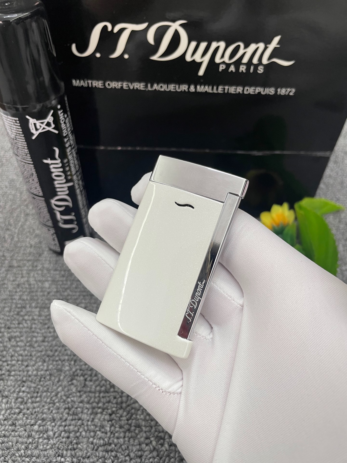 Slim 7 Pearl White Ultra-Thin Butane Lighter | Luxury Pocket Lighter