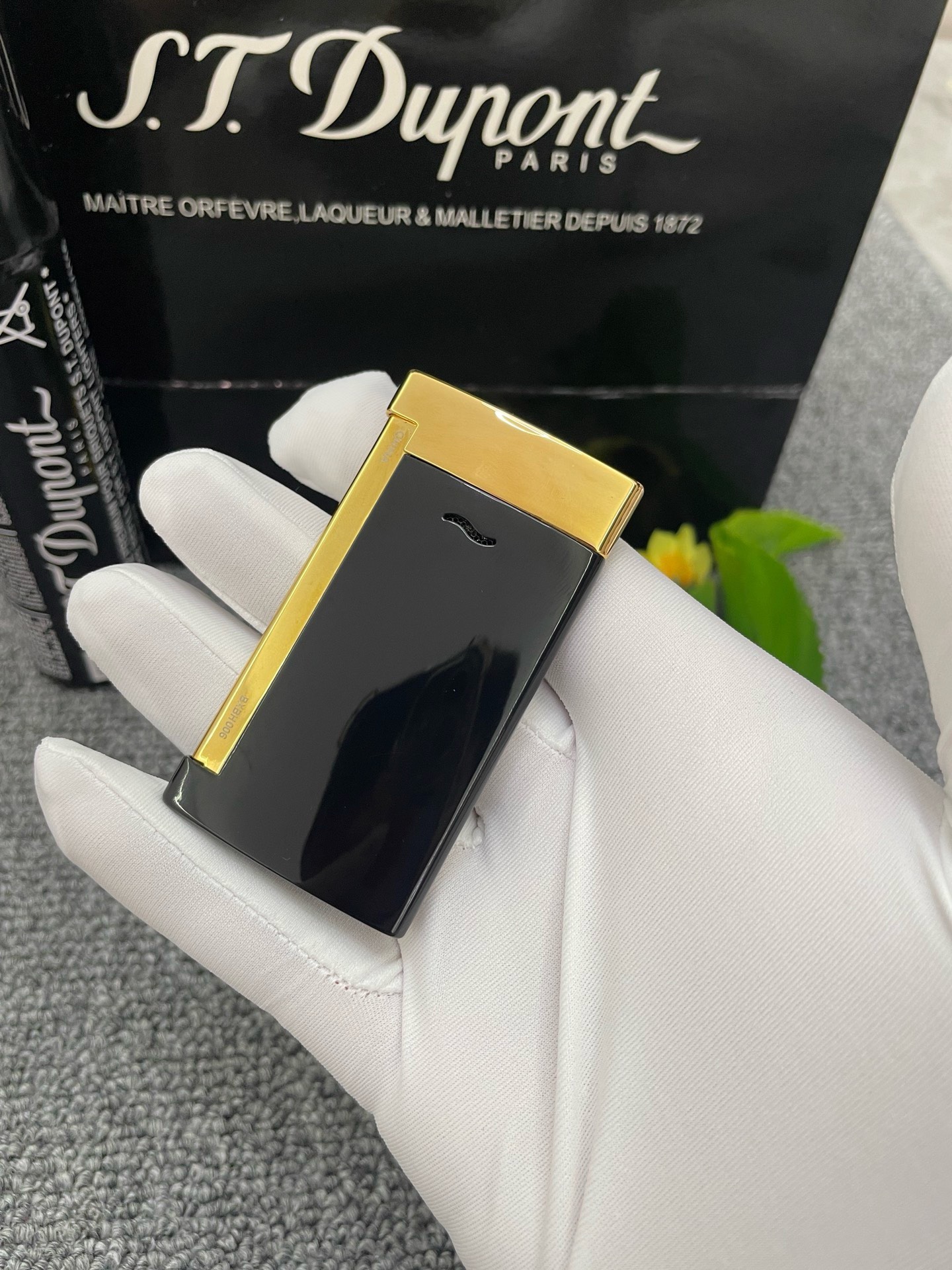 Slim 7 Black & Gold Ultra-Thin Butane Lighter | Luxury Pocket Lighter