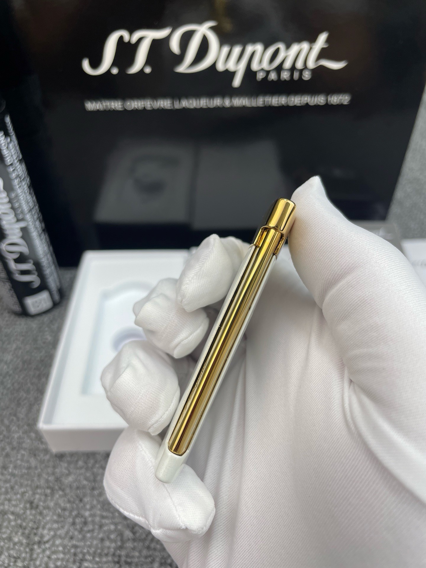 Slim 7 Ivory Gold Ultra-Thin Butane Lighter | Luxury Pocket Lighter