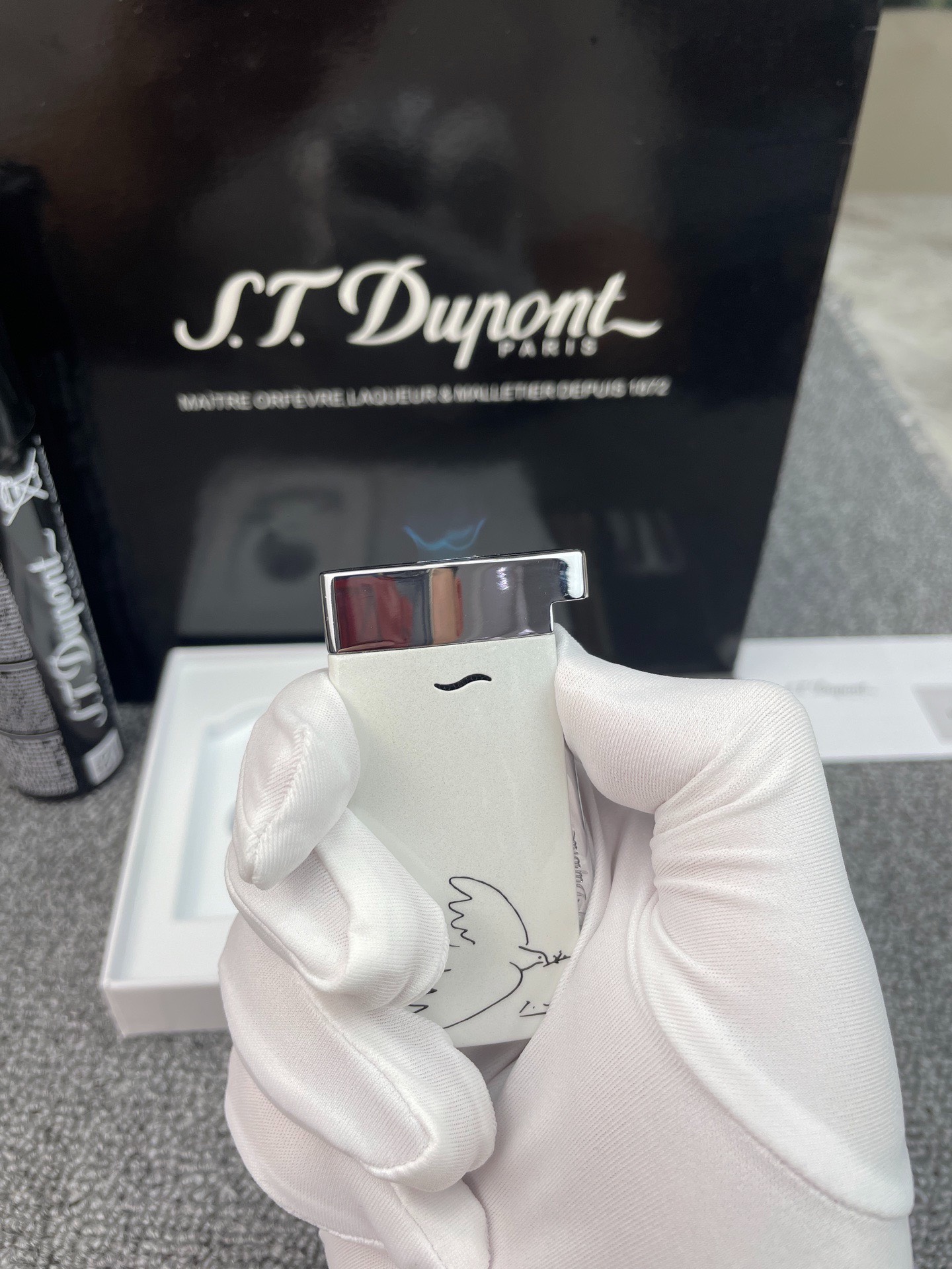Slim 7 Picasso Dove Ultra-Thin Butane Lighter | Peace Dove Art Edition