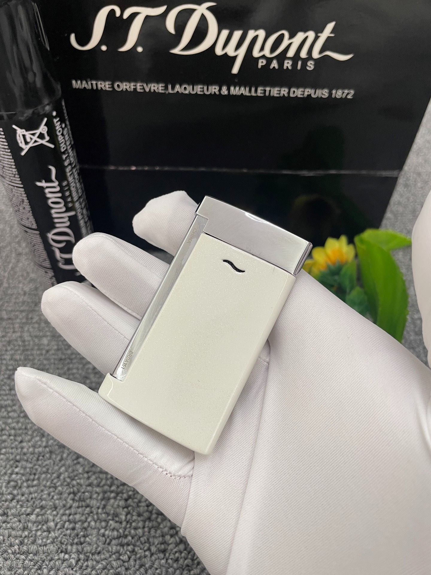 Slim 7 Pearl White Ultra-Thin Butane Lighter | Luxury Pocket Lighter