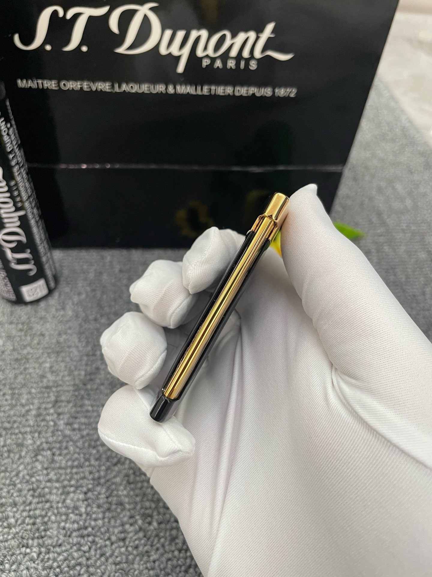 Slim 7 Black & Gold Ultra-Thin Butane Lighter | Luxury Pocket Lighter