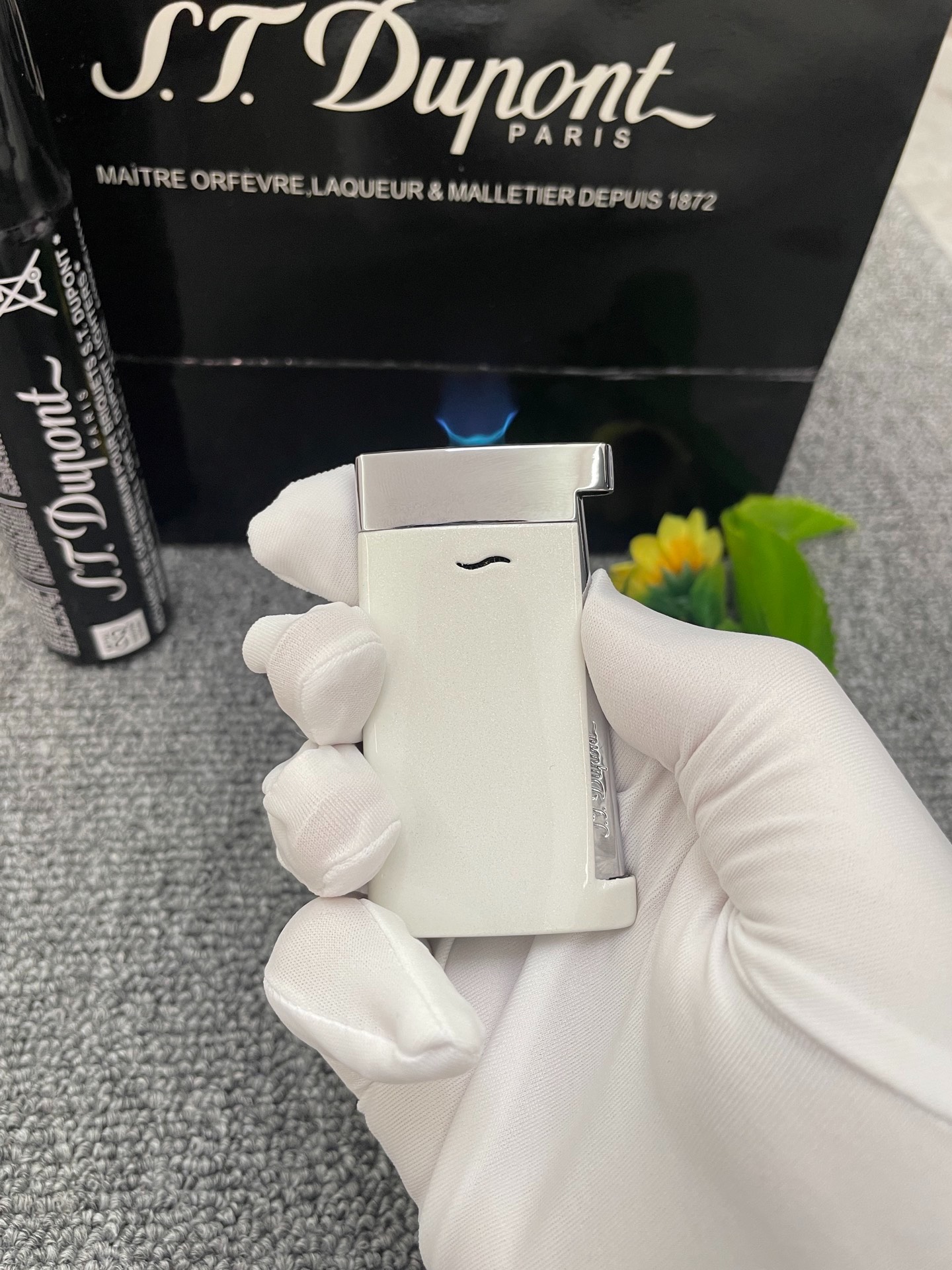 Slim 7 Pearl White Ultra-Thin Butane Lighter | Luxury Pocket Lighter