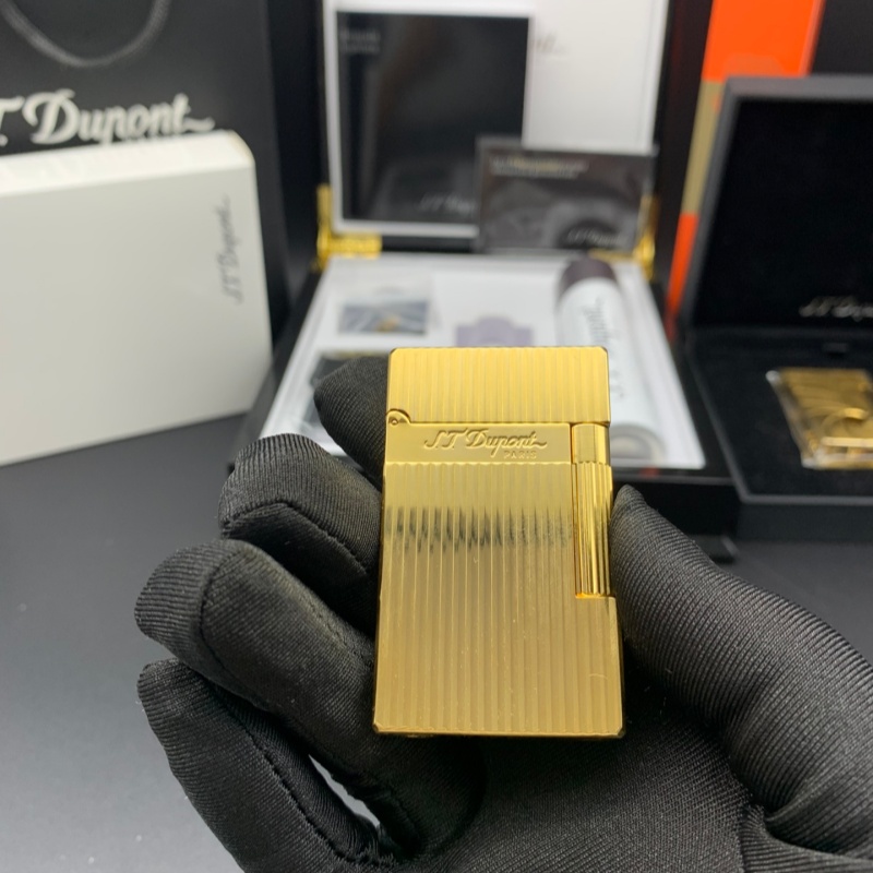 S.T. Dupont Ligne 2 Vertical Line Gold Lighter