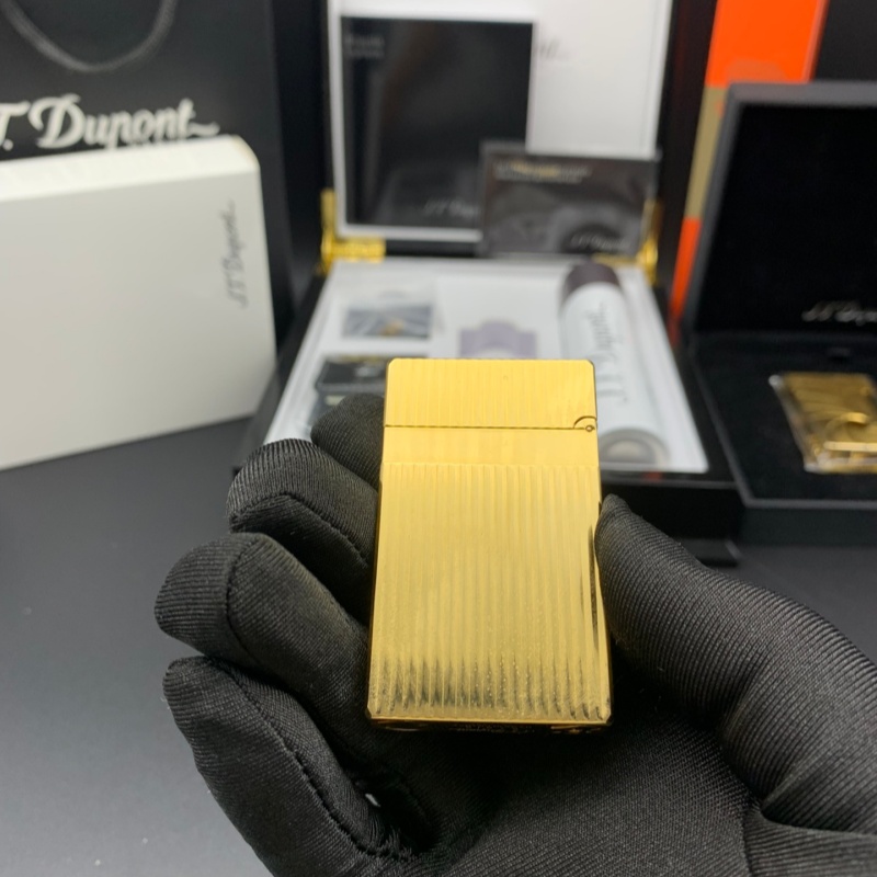 S.T. Dupont Ligne 2 Vertical Line Gold Lighter