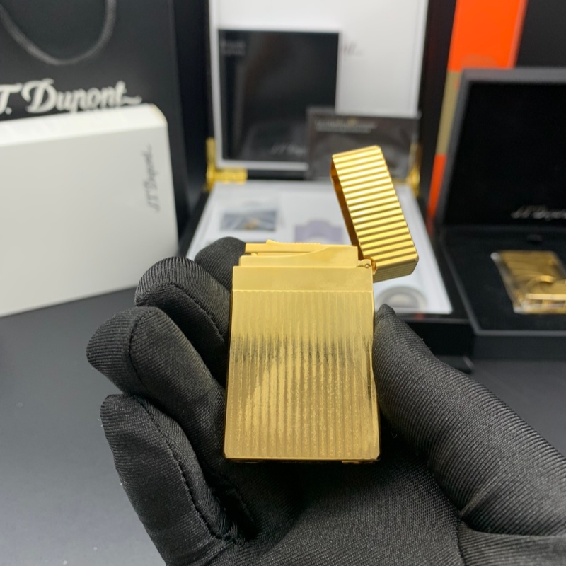 S.T. Dupont Ligne 2 Vertical Line Gold Lighter