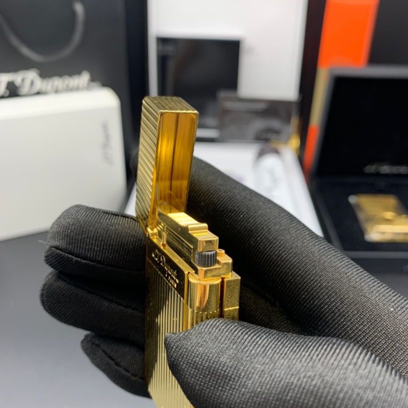 S.T. Dupont Ligne 2 Vertical Line Gold Lighter