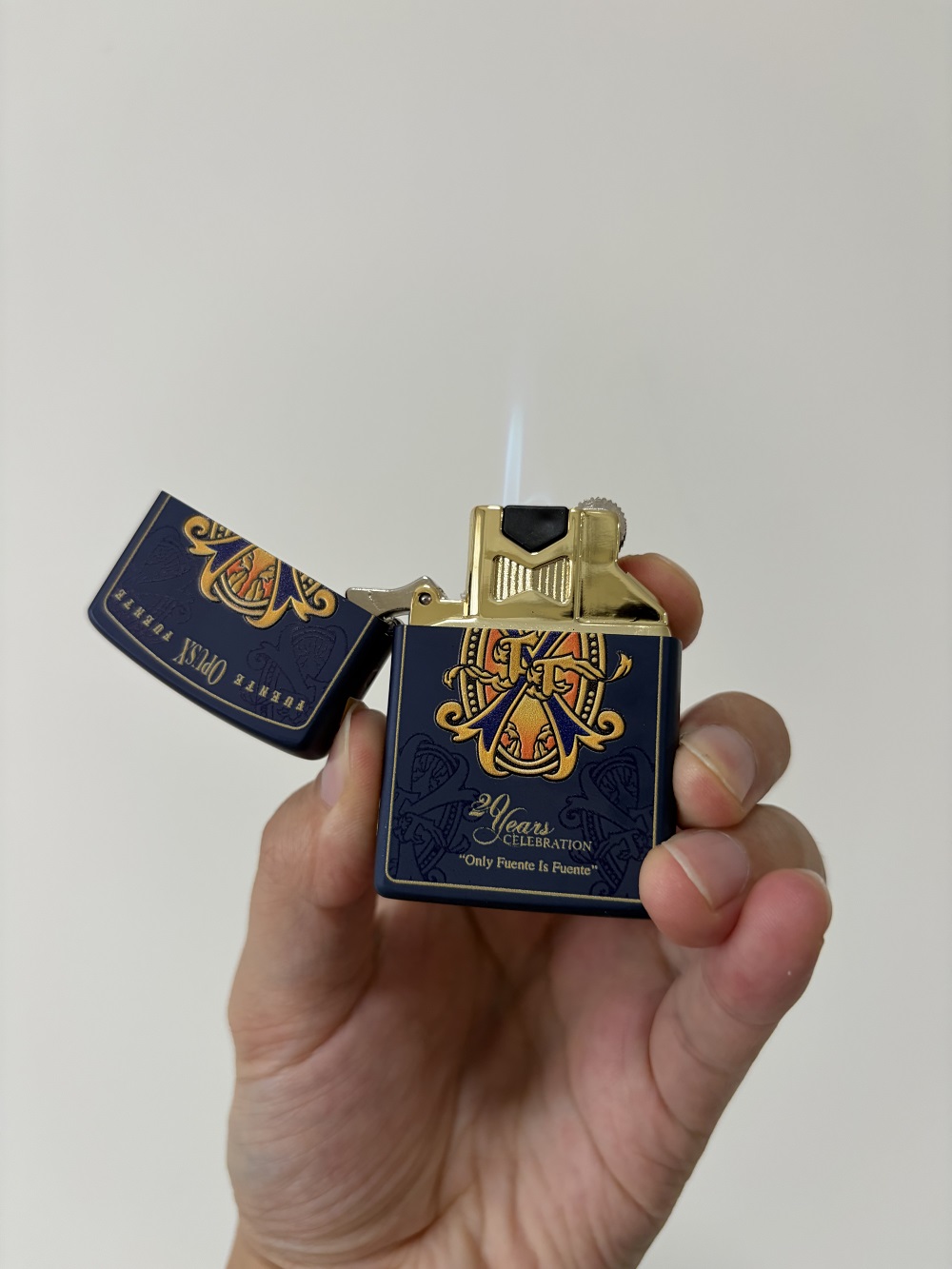 Fuente OpusX Switchable Soft Flame & Torch Flame Butane Lighter