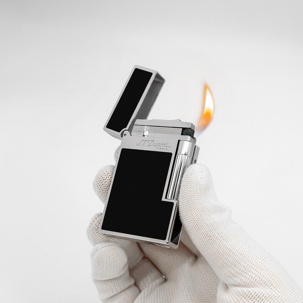 Slant Fire ST Dupont Ligne 2 Lighter Black Lacquer - Close-up