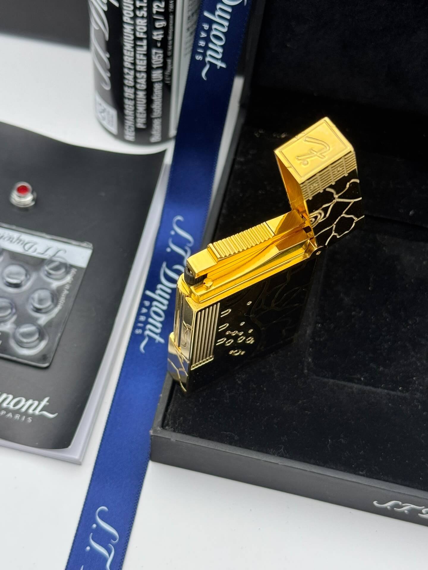 ST Dupont Ligne 2 Fender Lacquered Black & Gold Lighter