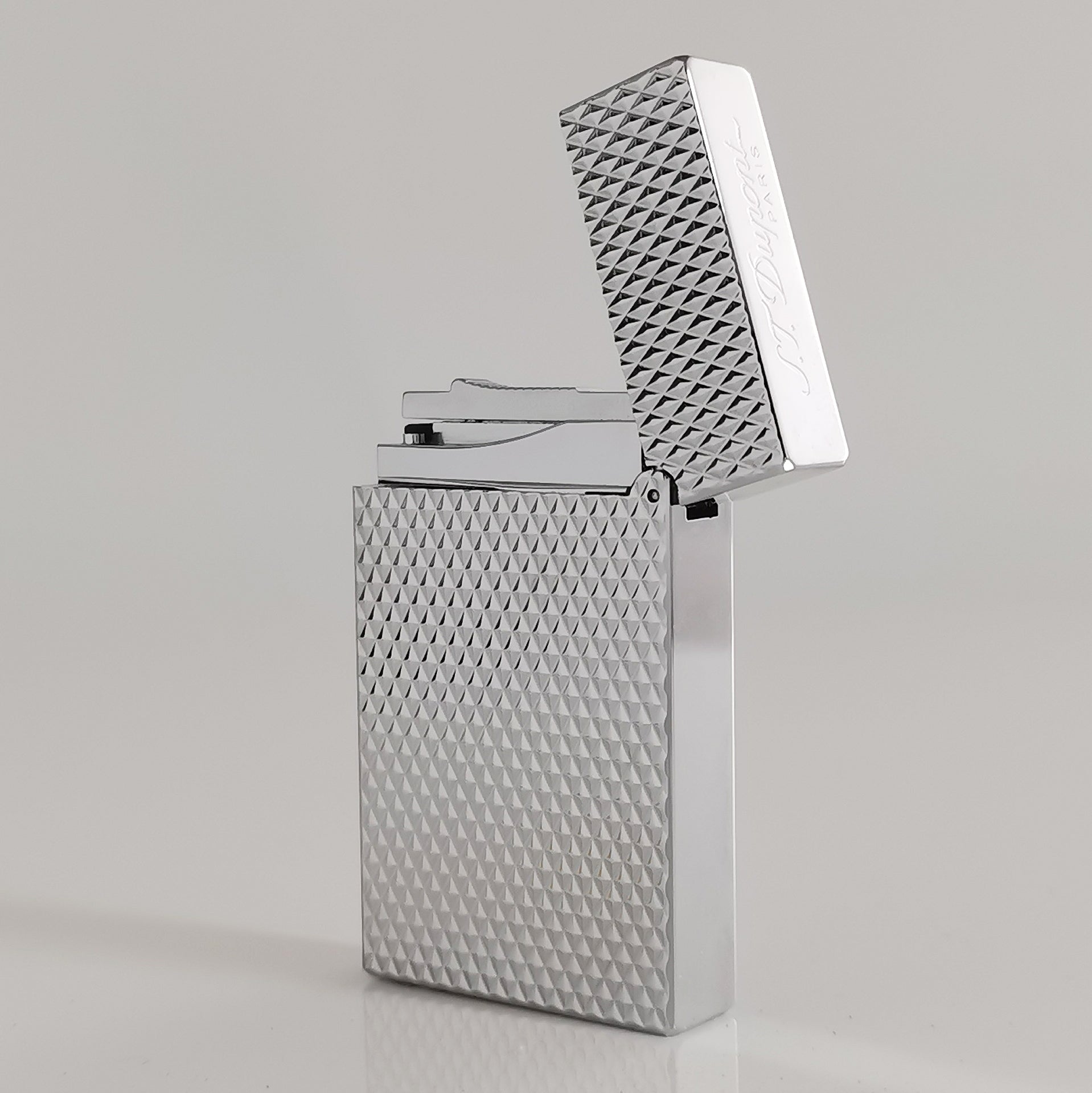 ST Dupont L2 New Diamond Style Engraving Lighter - Close-up