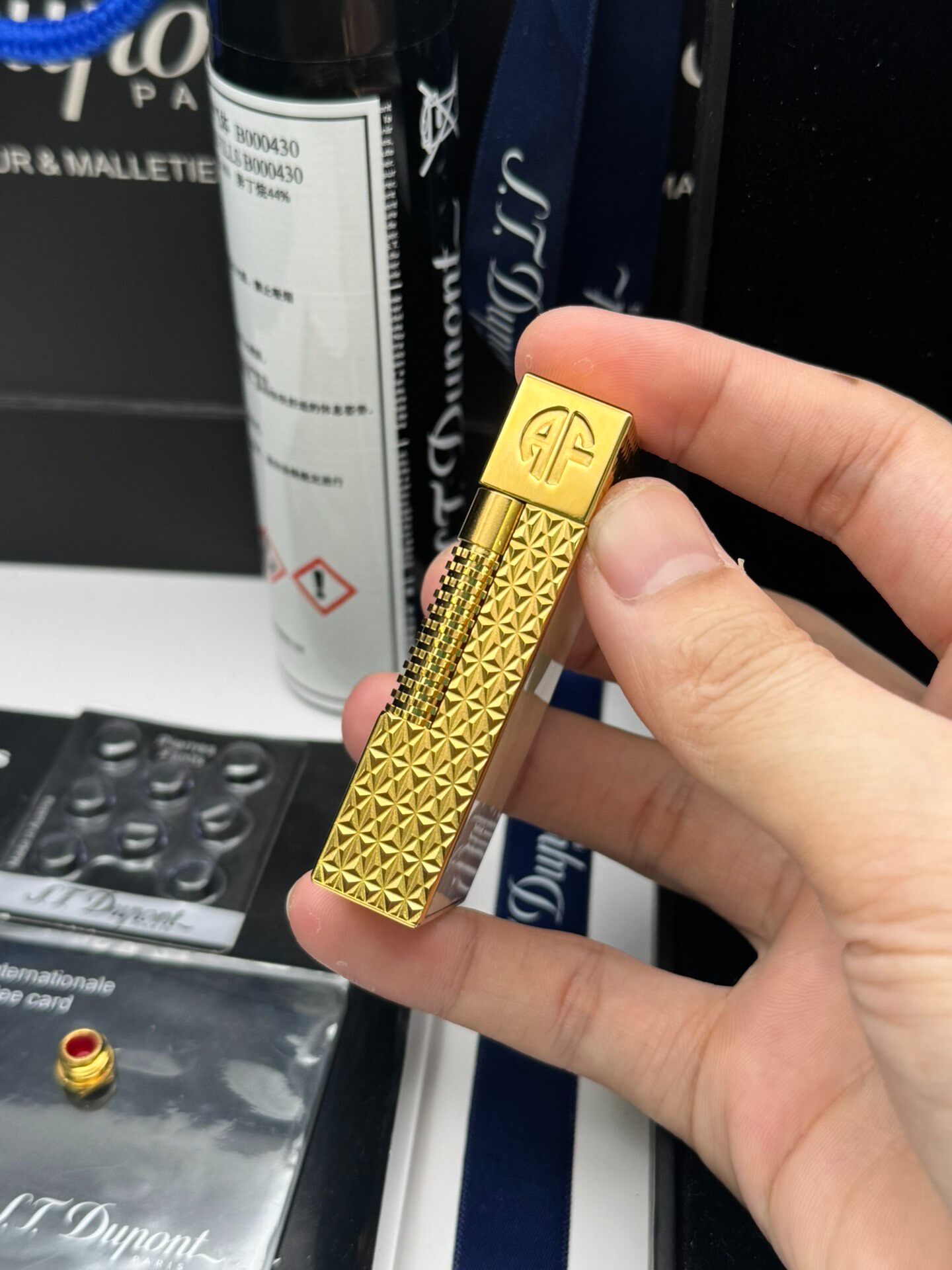 Le Grand White Mother of Pearl Gold Grid Luxury Lighter | Limited Edition Collectible
