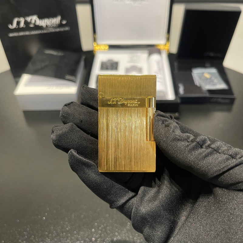 S.T. Dupont Ligne 2 Vertical Line Gold Lighter
