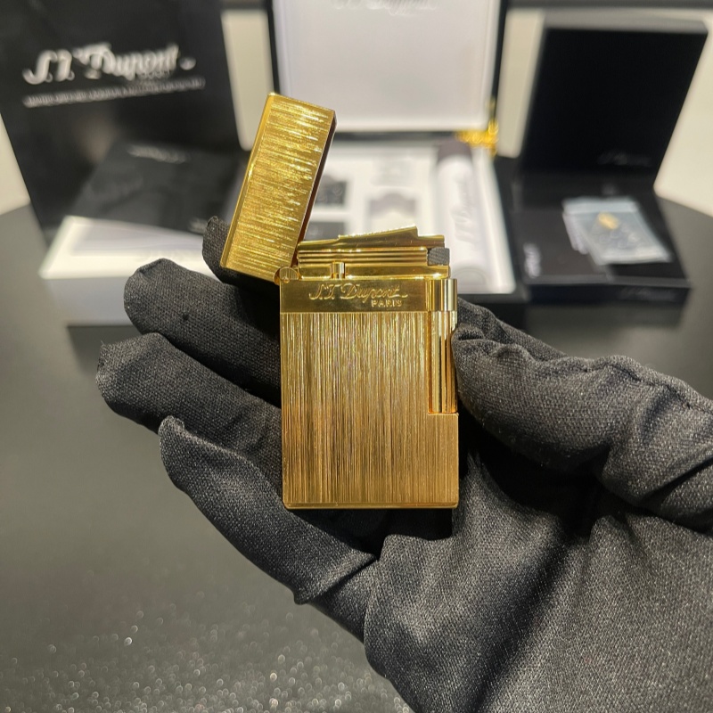 S.T. Dupont Ligne 2 Vertical Line Gold Lighter