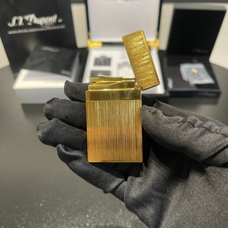 S.T. Dupont Ligne 2 Vertical Line Gold Lighter