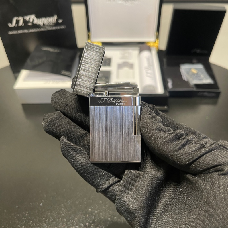 S.T. Dupont Ligne 2 Vertical Line Gold Lighter