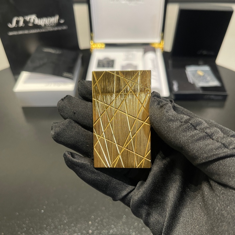 S.T. Dupont Le Grand Crossline Engraved Gold Lighter