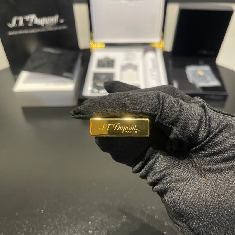 S.T. Dupont Le Grand Crossline Engraved Gold Lighter