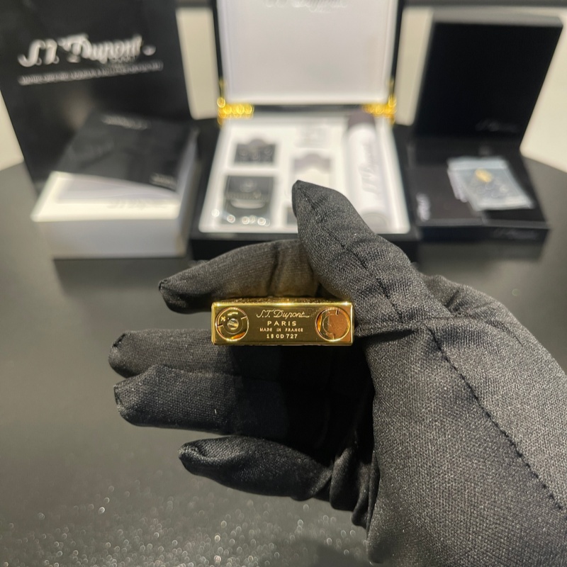 S.T. Dupont Le Grand Crossline Engraved Gold Lighter