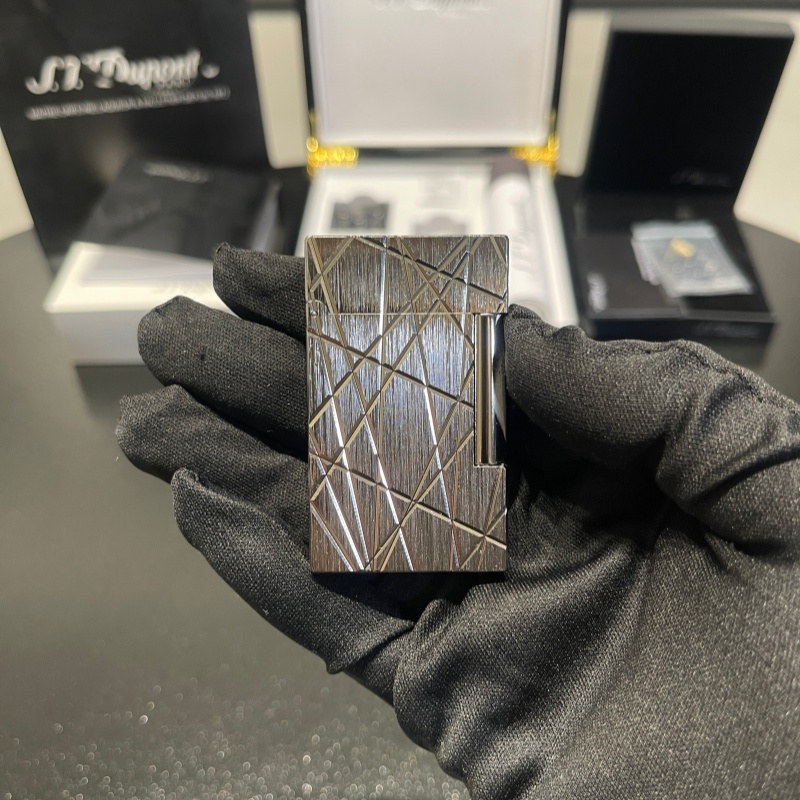 S.T. Dupont Le Grand Crossline Engraved Gold Lighter