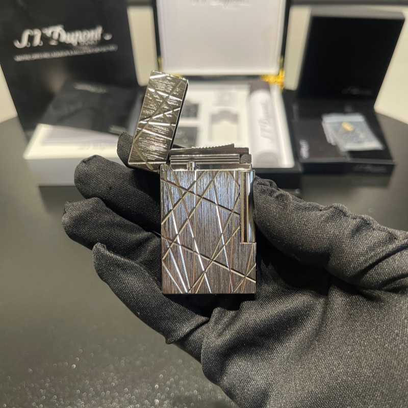 S.T. Dupont Le Grand Crossline Engraved Gold Lighter