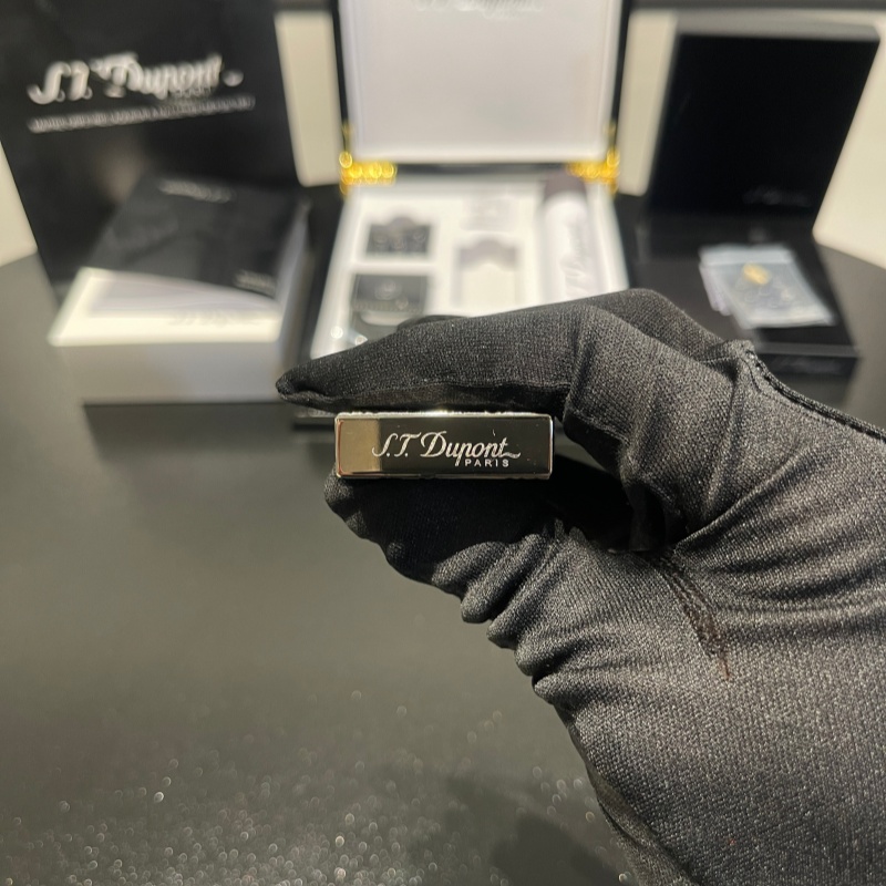 S.T. Dupont Le Grand Crossline Engraved Gold Lighter