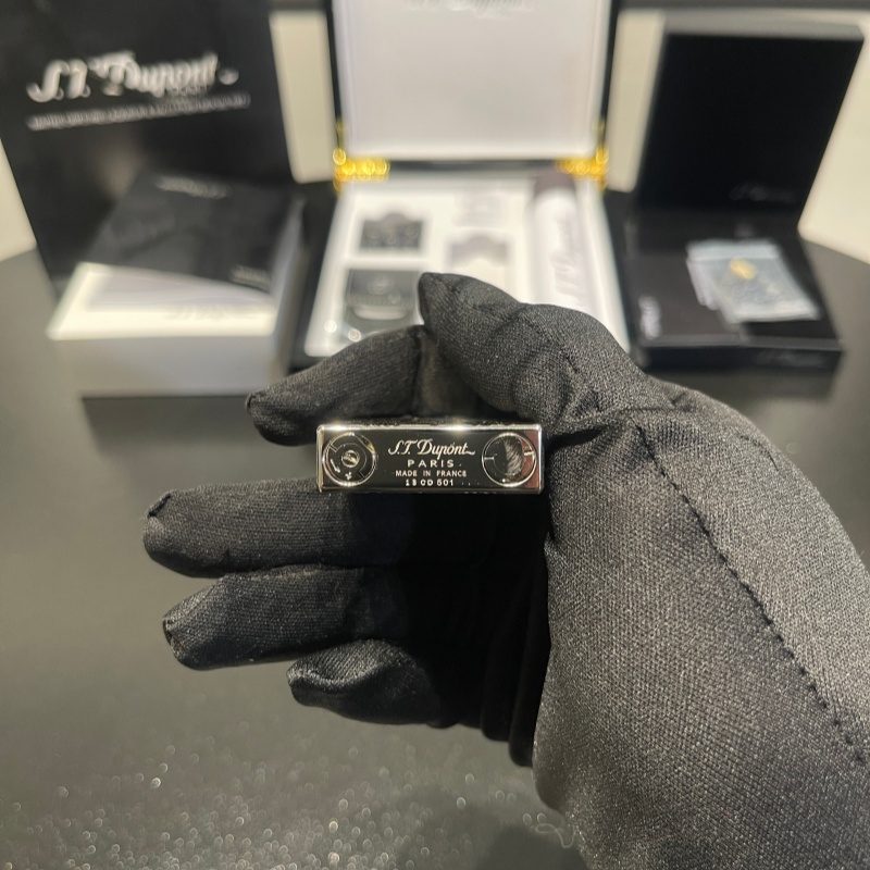 S.T. Dupont Le Grand Crossline Engraved Gold Lighter