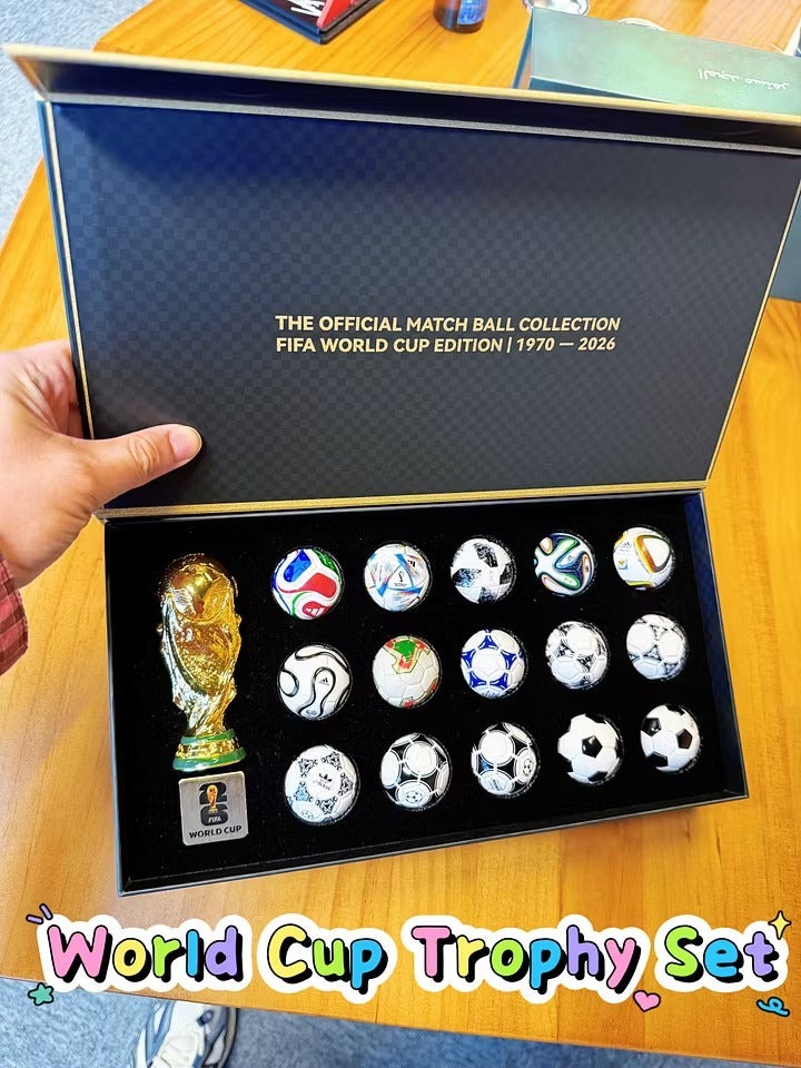 Colección completa de mini balones oficiales de la Copa Mundial de la FIFA 1970-2026 en caja de regalo de lujo con mini trofeo de la Copa Mundial.