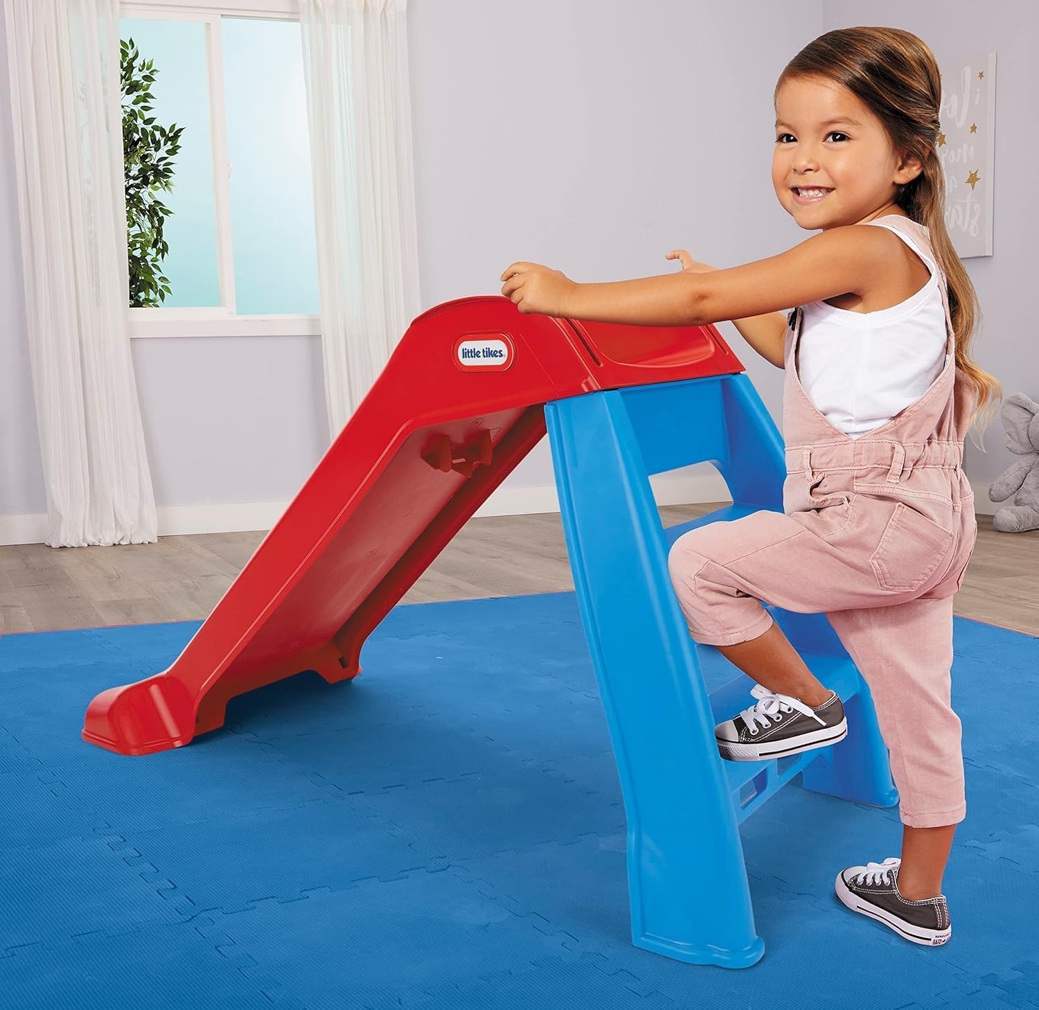 Little Tikes Primer Tobogán - Tobogán para Interiores y Exteriores - Duradero, Estable, Seguro - Color Rojo/Azul