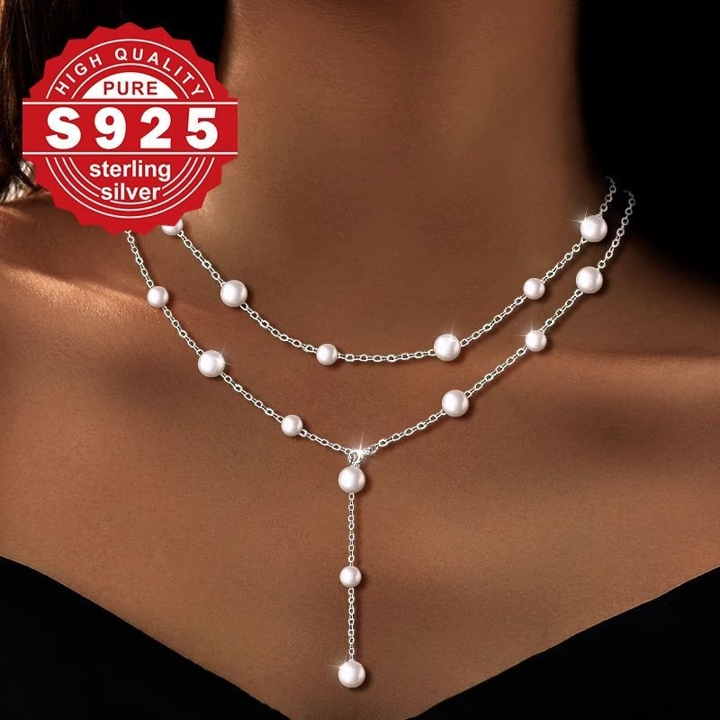 Una collana di argento puro