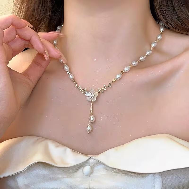 Collana da Donna con Ciondolo a Fiore e Perla Sintetica
