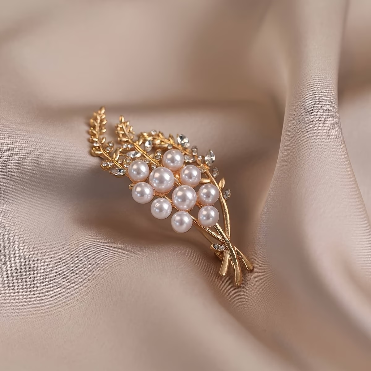 Spilla con perle a forma di spiga di grano