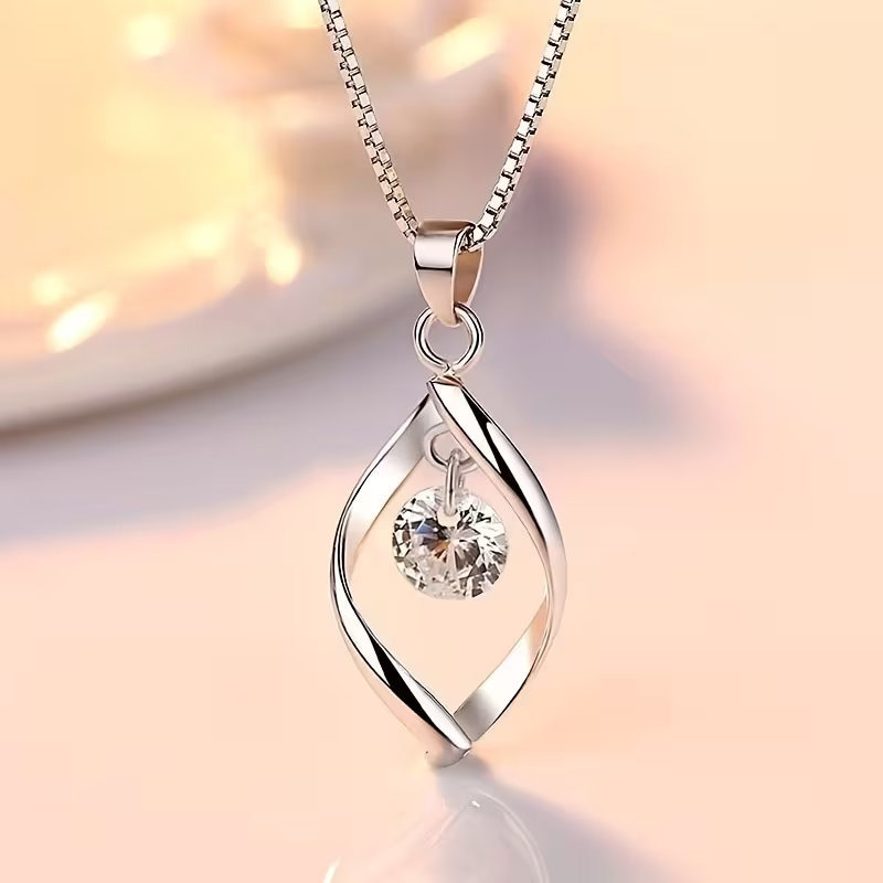 Collana elegante minimalista per donna – ciondolo tondo aperto con zirconi sintetici, gioiello del mese di aprile adatto per outfit casual, matrimoni e occasioni speciali, stile raffinato con finitura lucidata