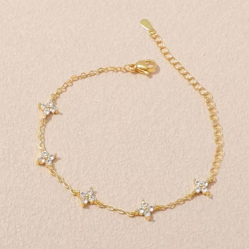 Bracciale da donna in acciaio inossidabile con quadrifoglio e ciondolo stelle incastonato di zirconi, modello versatile, ideale per uso quotidiano e regalo per la Festa della Mamma