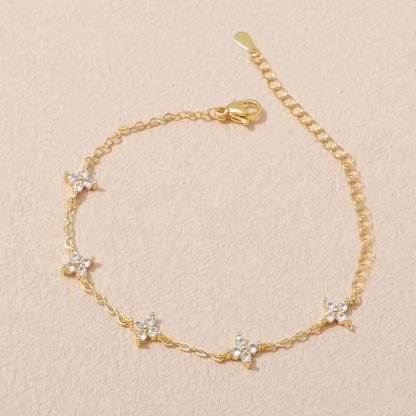 Bracciale da donna in acciaio inossidabile con quadrifoglio e ciondolo stelle incastonato di zirconi, modello versatile, ideale per uso quotidiano e regalo per la Festa della Mamma
