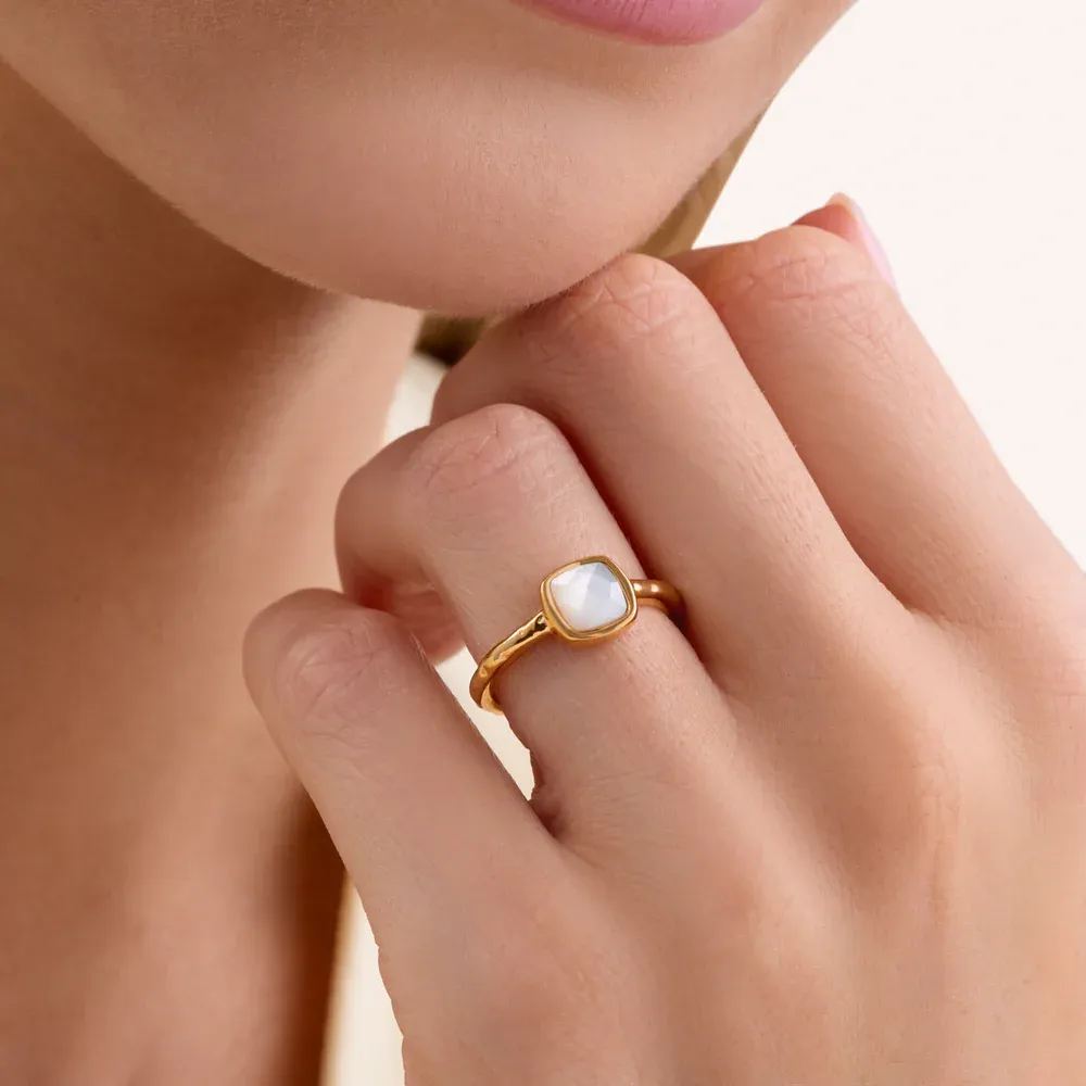 Anello con madreperla forma cuscino (Oro)