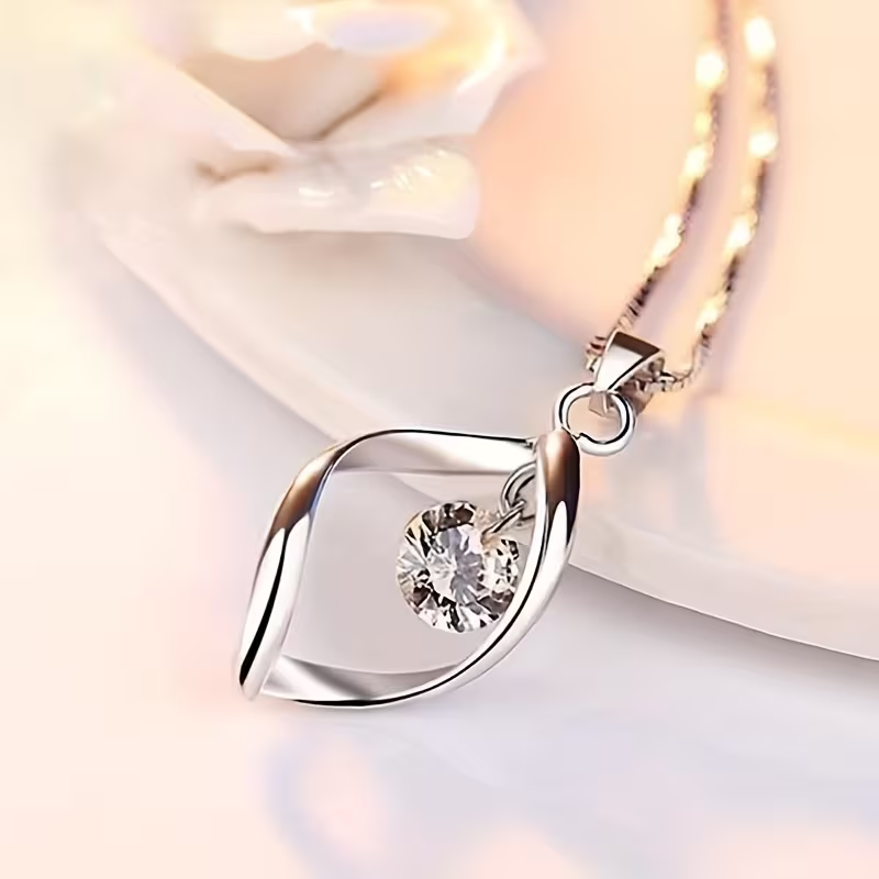 Collana elegante minimalista per donna – ciondolo tondo aperto con zirconi sintetici, gioiello del mese di aprile adatto per outfit casual, matrimoni e occasioni speciali, stile raffinato con finitura lucidata