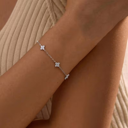 Bracciale da donna in acciaio inossidabile con quadrifoglio e ciondolo stelle incastonato di zirconi, modello versatile, ideale per uso quotidiano e regalo per la Festa della Mamma